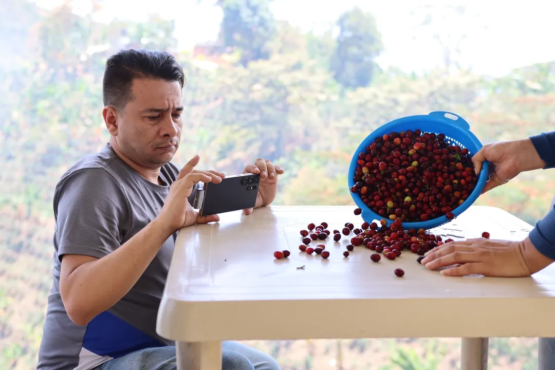 Registro audiovisual del café y las labores del campo
