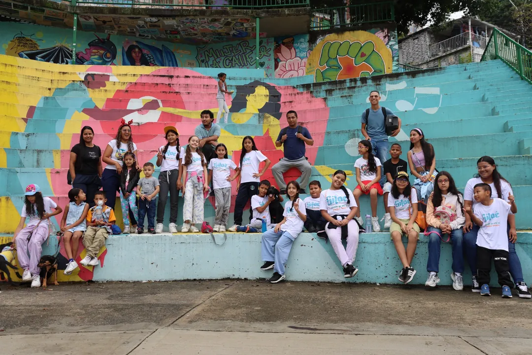 Encuentro comunitario en las gradas de Siloé