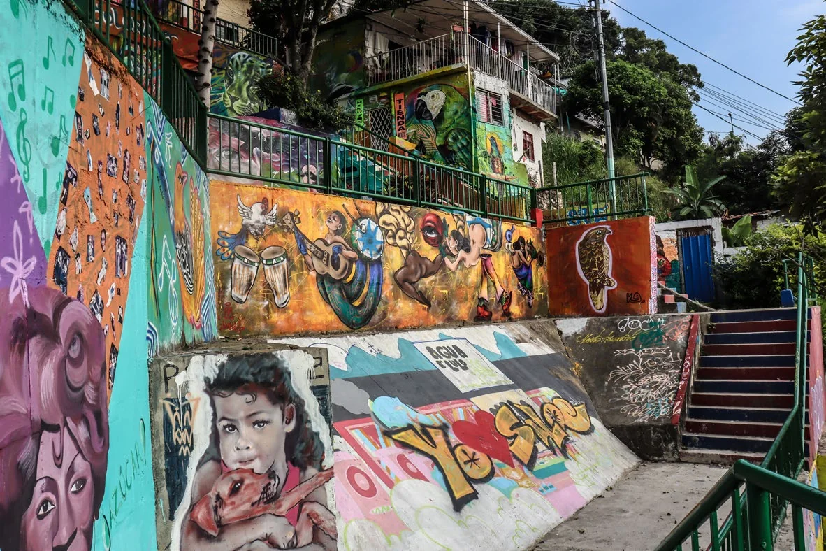 Murales y escalinatas de Siloé