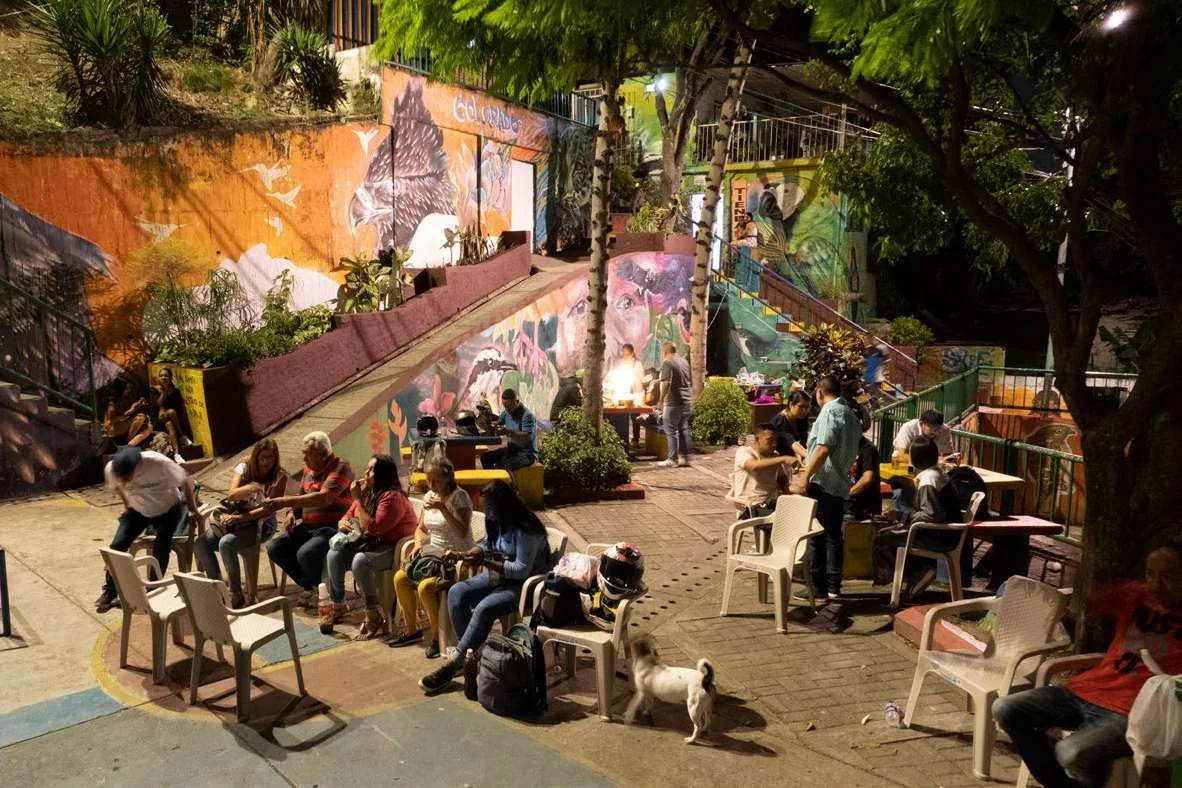 Encuentro cultural en la Galería de Siloé
